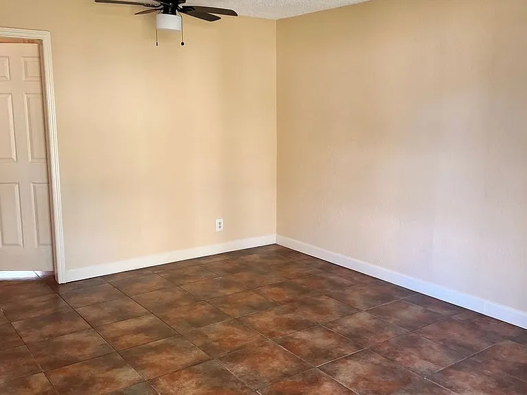 740 E Irby St — Photo 6