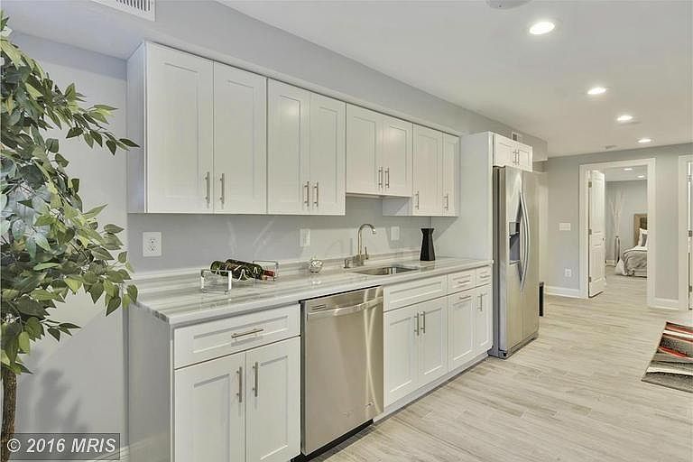 Fully fitted kitchen with range, dishwasher and refridgerato