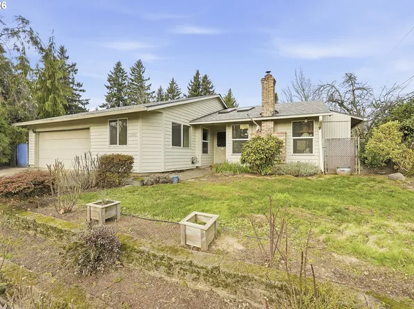 15893 NE Holladay St, Portland, OR 97230