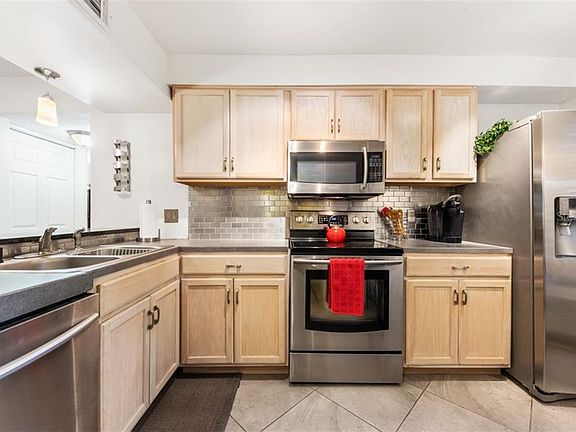 4th image of 1716 Glenhouse Dr #323