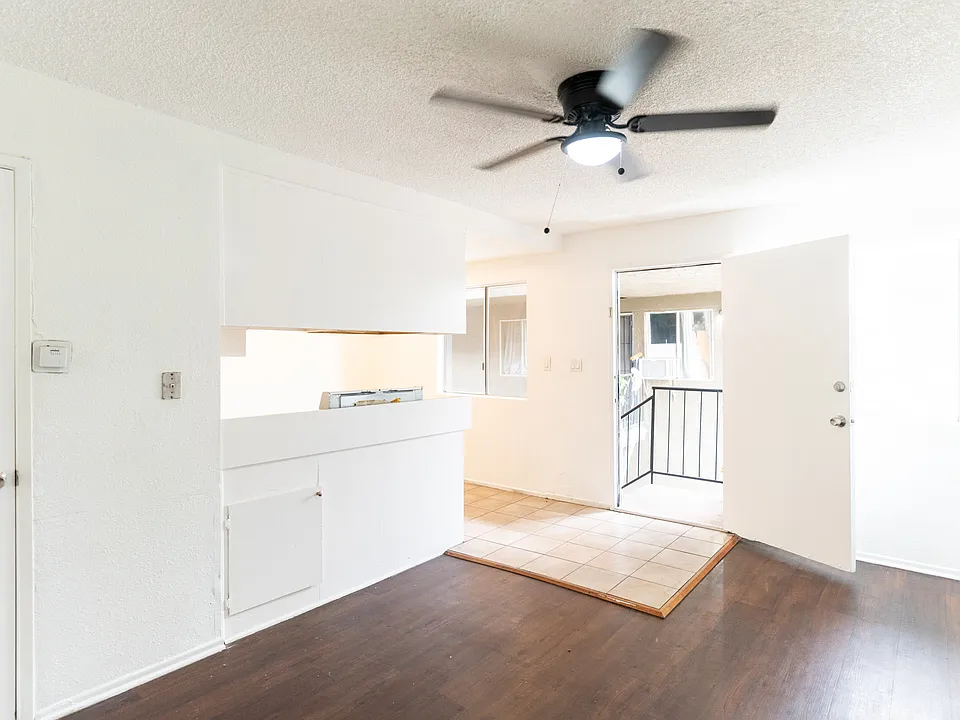 3301 Griffin Ave #10