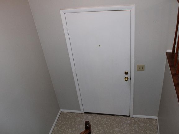 2nd image of 2860 Spruceway Dr