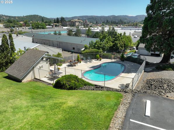 16 NW Mountain View Dr, Roseburg, OR 97471
