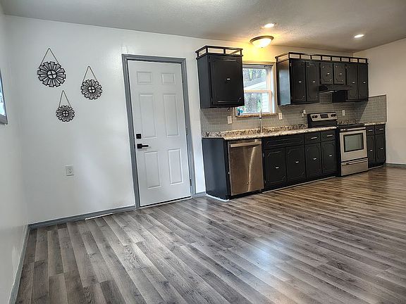2nd image of 3226 Sky Line Dr