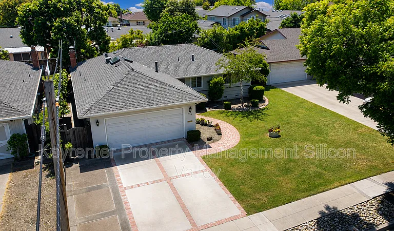 1114 Lynn Way — Photo 24