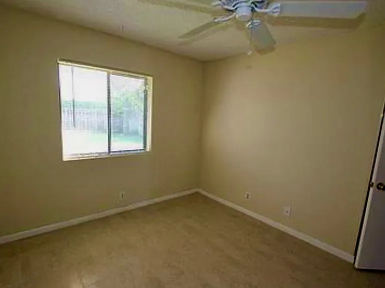5864 Strawberry Lakes Cir — Photo 10