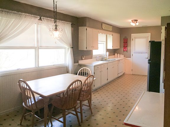 Eat-in Kitchen