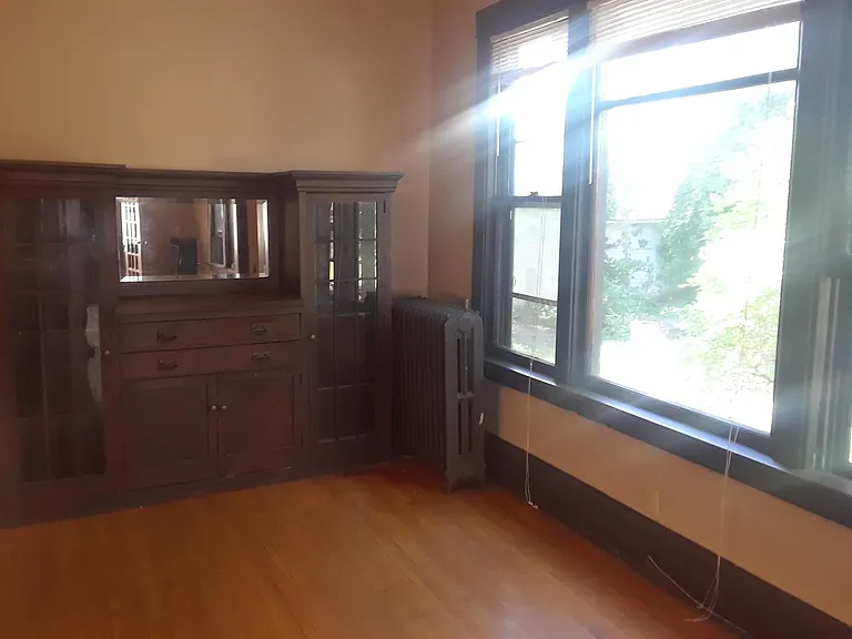 517 8th St SE #3 — Photo 3