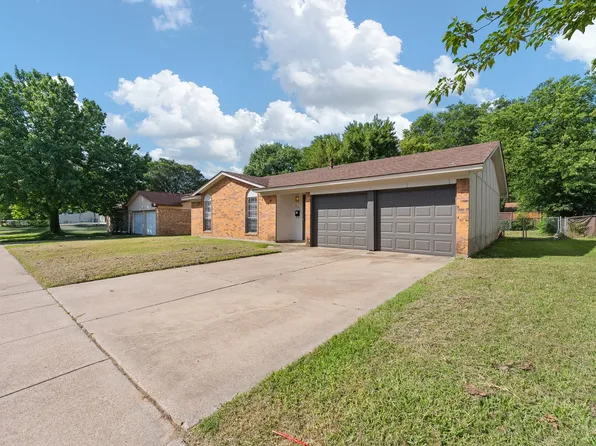 541 NW Sandra Ln, Burleson, TX 76028