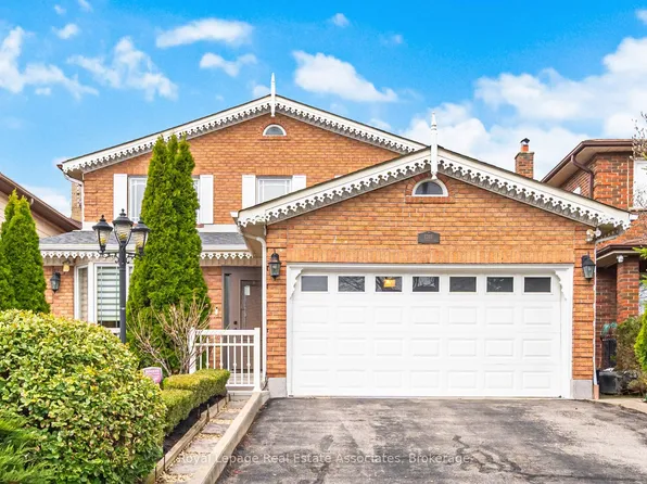 1311 Underwood Dr, Mississauga, ON L4W 3M9