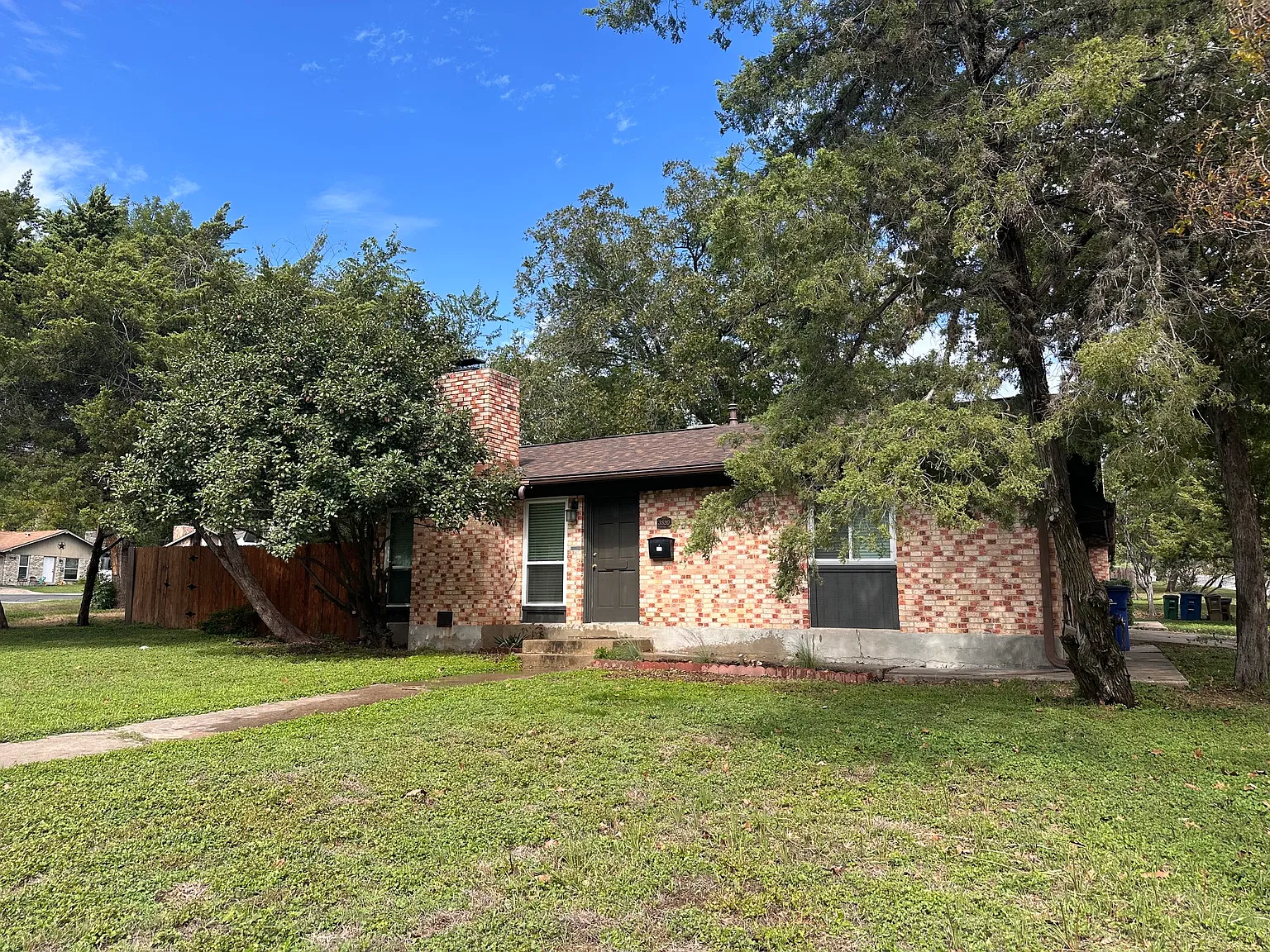 2 bed, 900 sqft, $1,700 — Photo 1