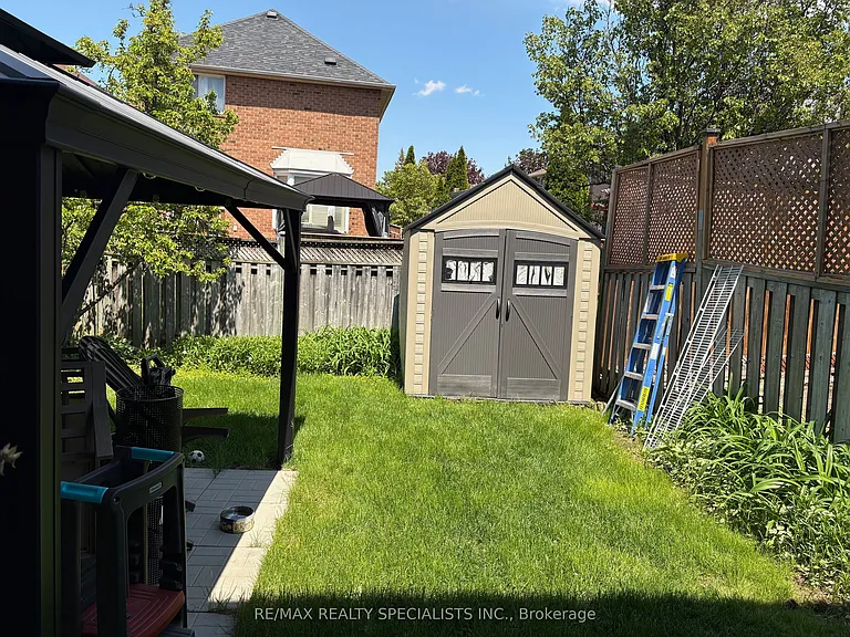7075 Spyglass Cres — Photo 16