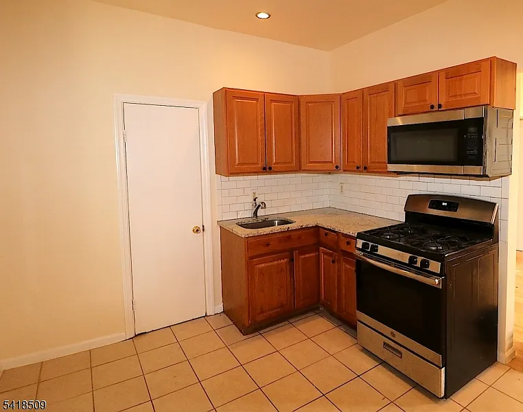 Building Photo - 59 Brenner St #2