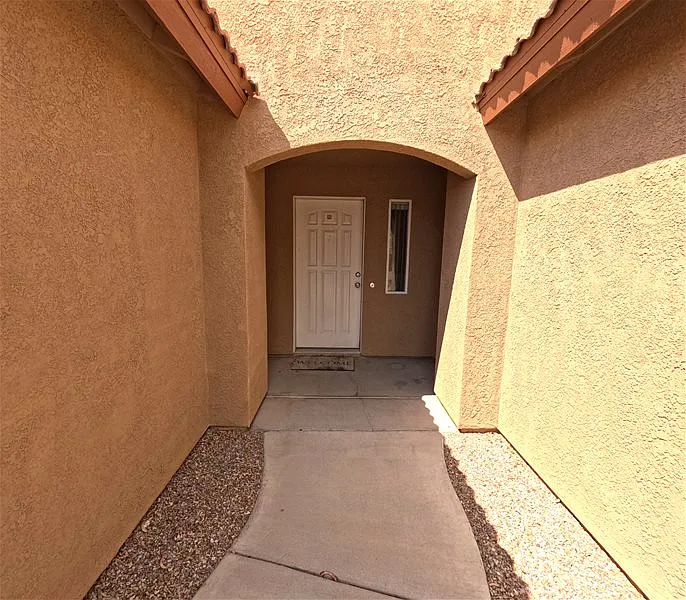3 bed, 2.0 bath, 1358 sqft, $1,900 — Photo 3