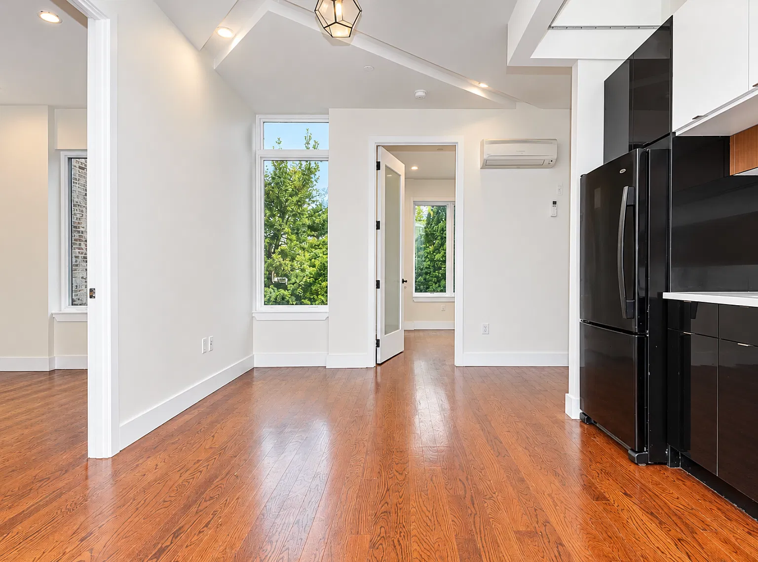 185 Freeman Street — Photo 2