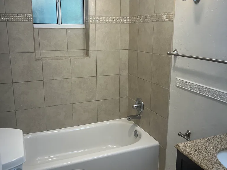 1213 E Spring St — Photo 11