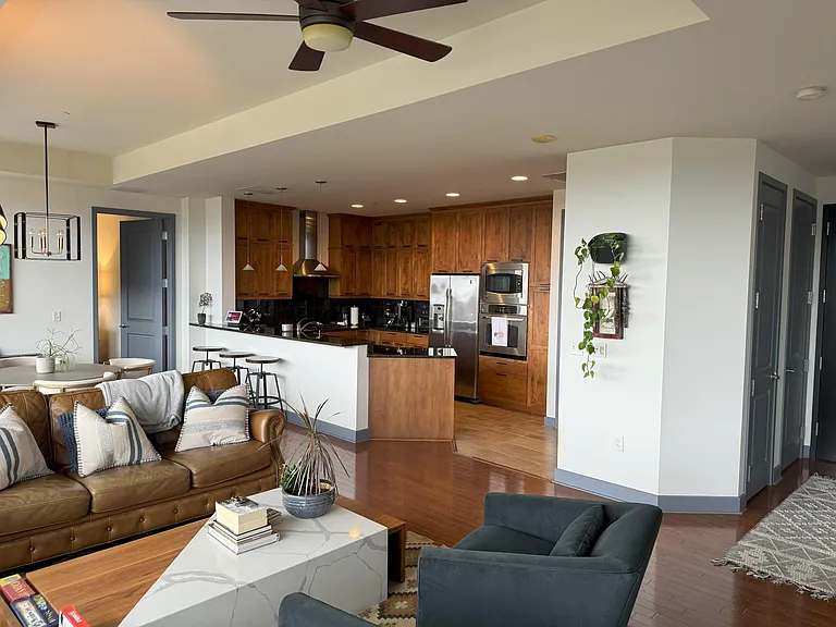 700 W 31st St #407 — Photo 11