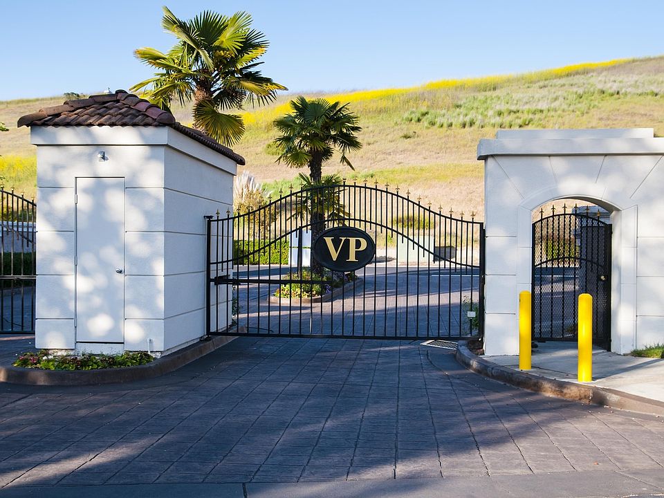 1st image of 1102 Vista Pointe Cir