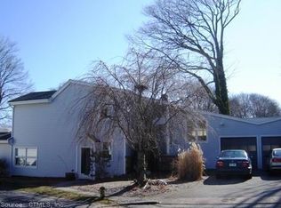 21 Shermor Pl, New London, CT 06320