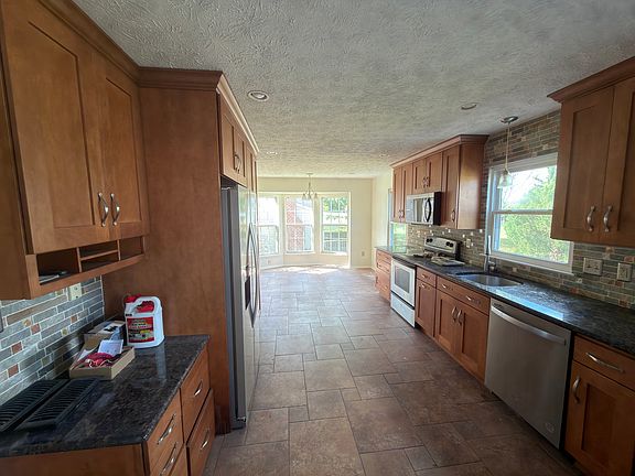3rd image of 6673 Slacks Rd