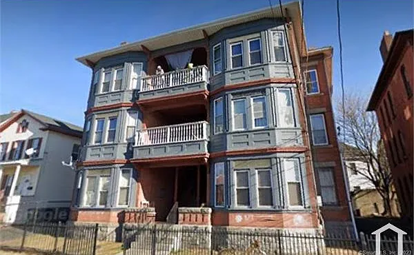 176 William St #3