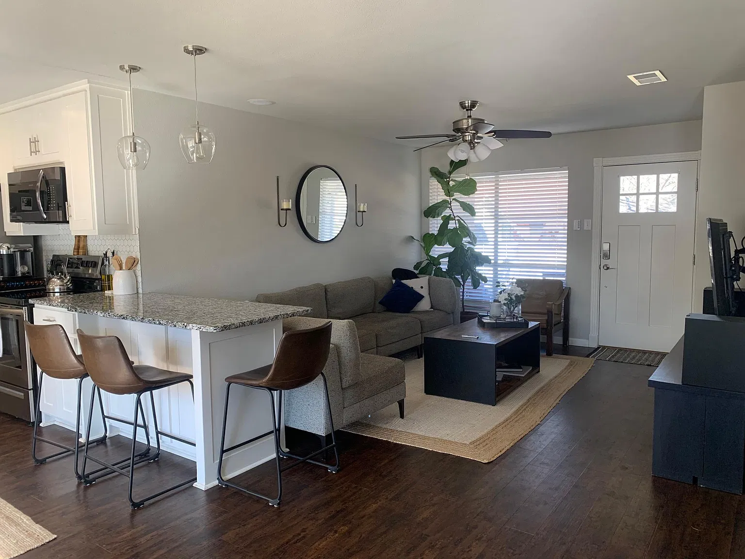 320 Jasmine Ct — Photo 3