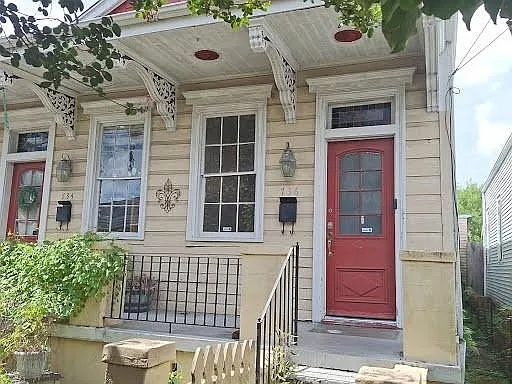 736 Foucher St