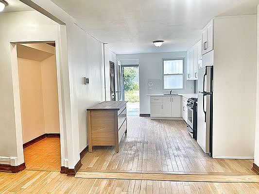 4th image of 417 E 136th St