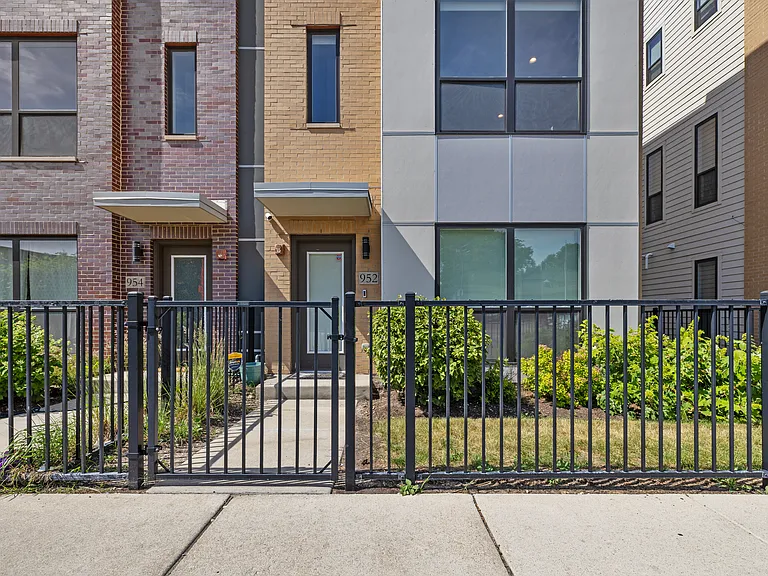 952 Madison St — Photo 1