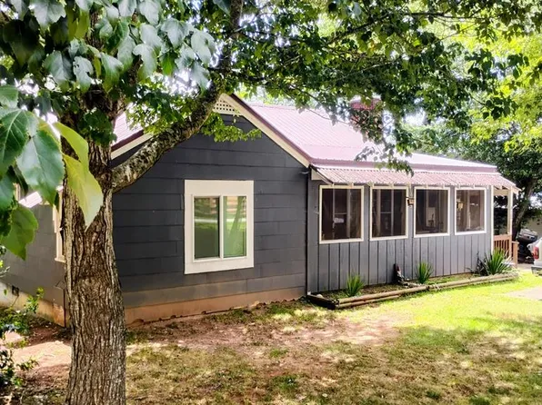 125 Hillside St, Franklin, NC 28734