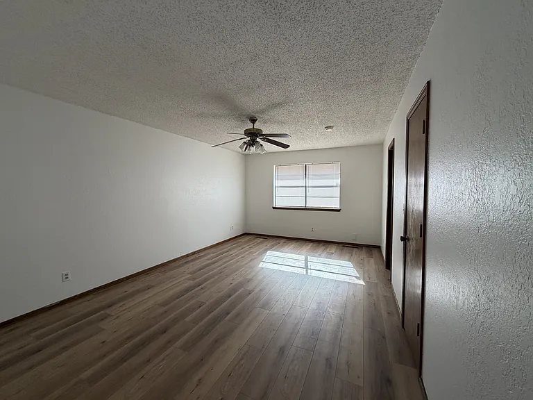 202 N Cimarron Dr — Photo 11