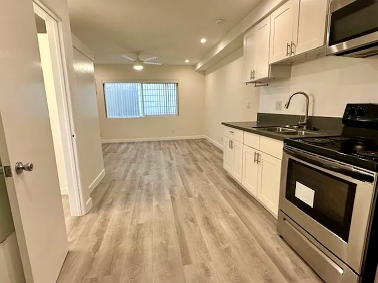 39 20th Ave #4 — Photo 7