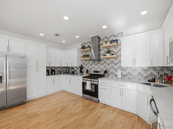 3rd image of 4 Picnic Woods Road