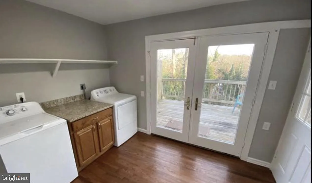 3 bed, 1.5 bath, 1220 sqft, $2,450 — Photo 3