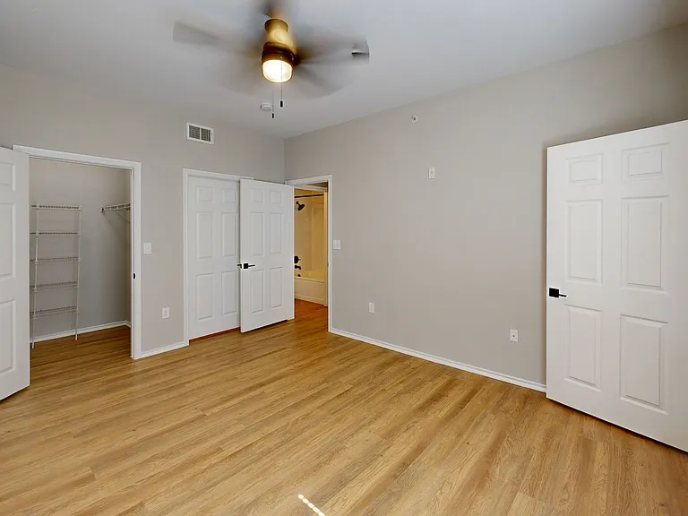 Lakeline Villas — Photo 39