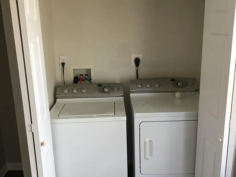 25 Swan St — Photo 8