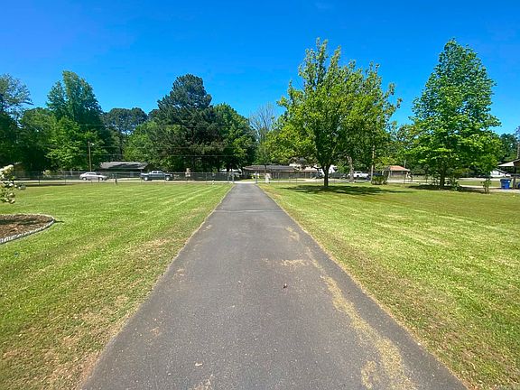 5th image of 9 Snowden Cir