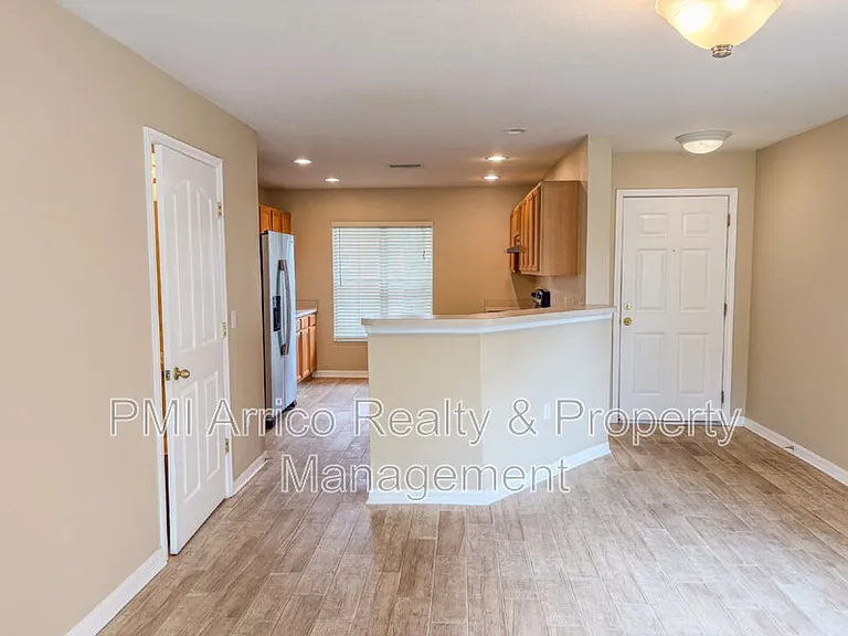 10840 Johanna Ave — Photo 2