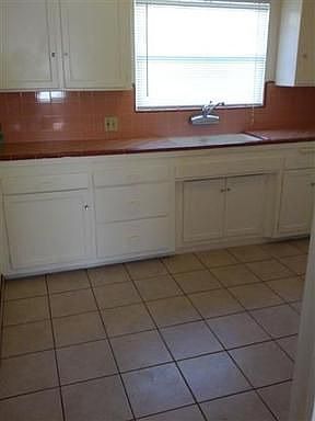 3rd image of 1910 Cedar Ave APT 2