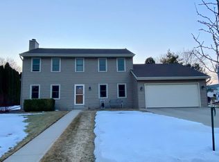 7399 S Countryside Dr, Franklin, WI 53132