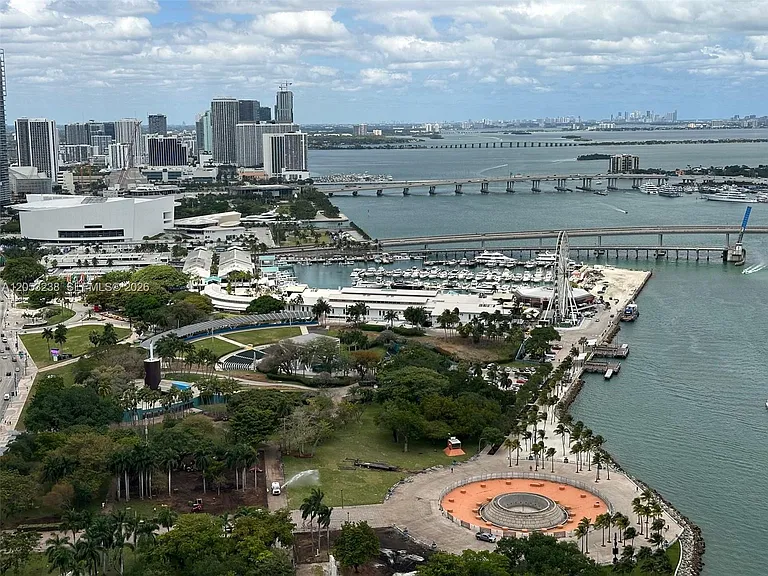 325 Biscayne Blvd #4320 — Photo 1