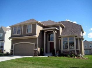 325 Alder Dr, Raymore, MO 64083