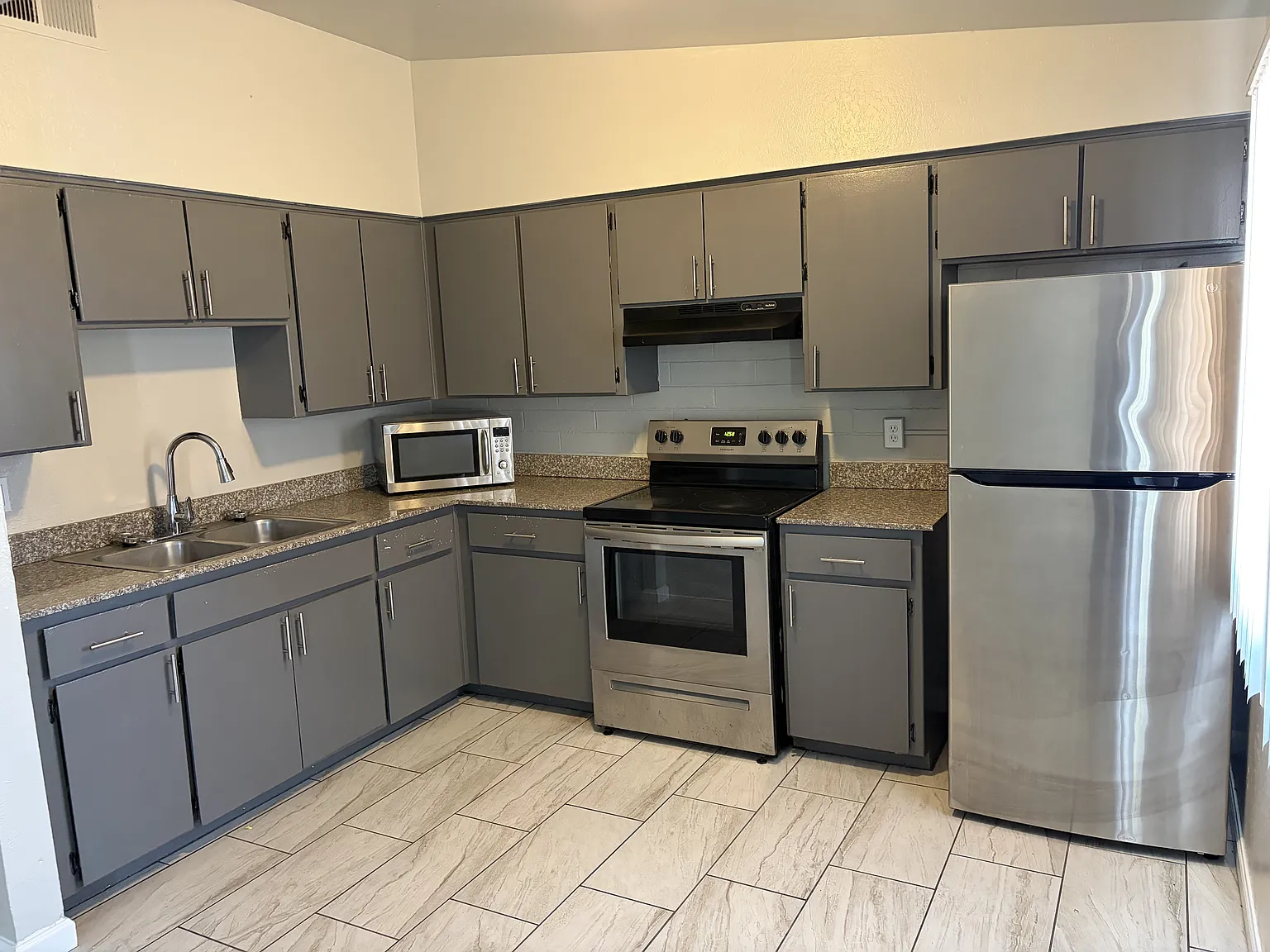 2 bed, $1,100 — Photo 3