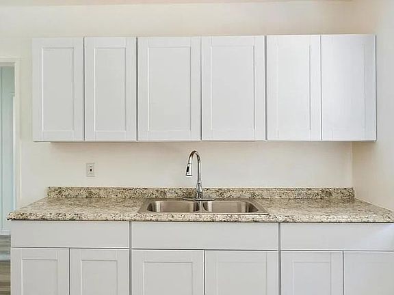 4th image of 619 S Laurel Ave #D