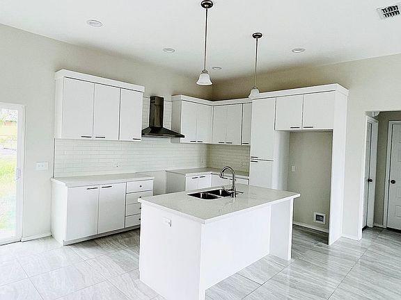 2nd image of 604 Via Cantera Dr