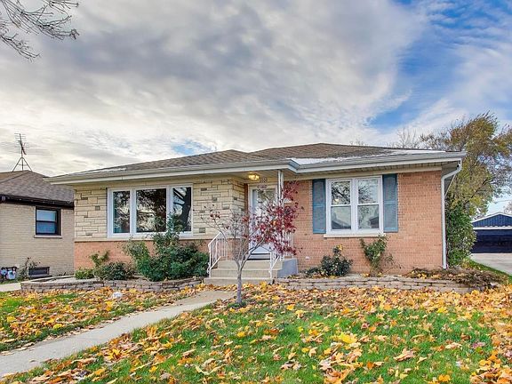 2nd image of 11104 Boeger Ct