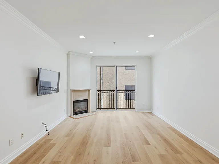 1444 S Point View St #204 — Photo 9