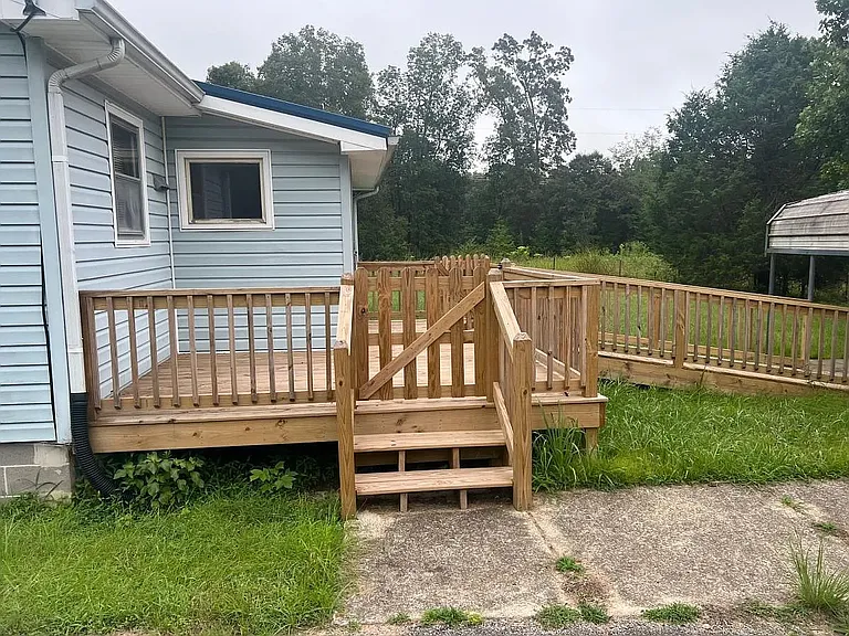 735 Douglas Dr — Photo 5