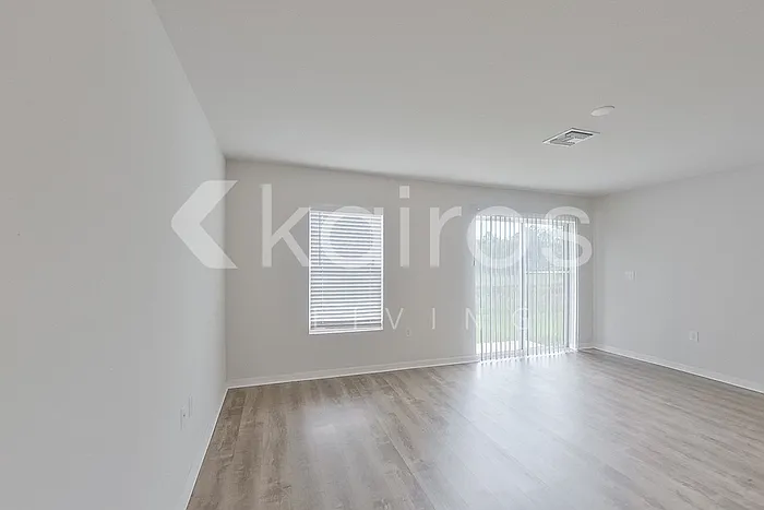 4 bed, 2.0 bath, 1449 sqft, $2,045 — Photo 2
