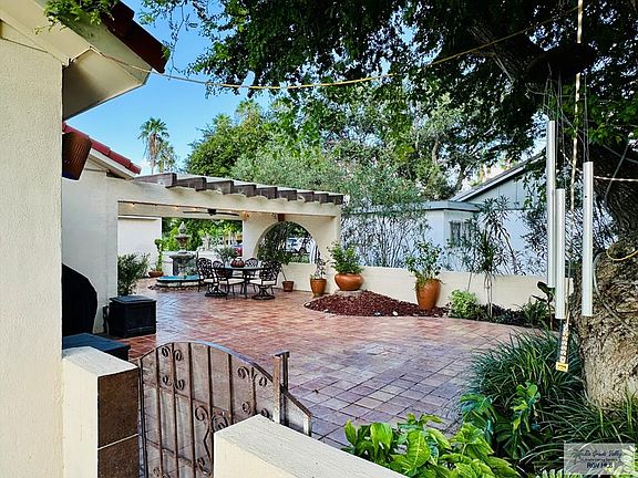 4th image of 813 De Leon Ave #On